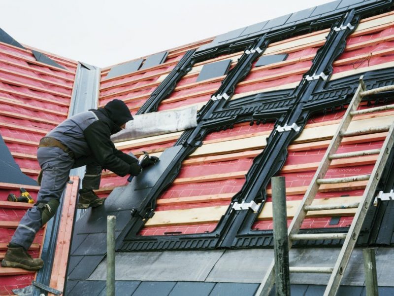 a-roofer-replacing-the-tiles-on-a-house-roof-1024x682-1.jpg