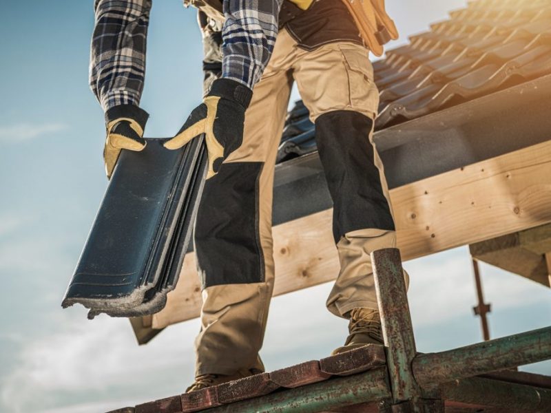 roofer-with-ceramic-tiles-1024×682-1.jpg roofer-with-ceramic-tiles-1024x682-1.jpg